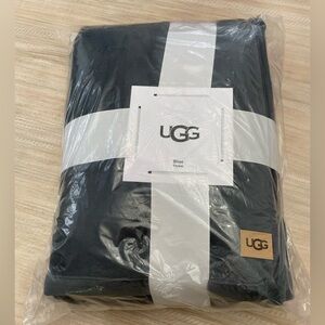 UGG Bliss Throw in Navy Blue